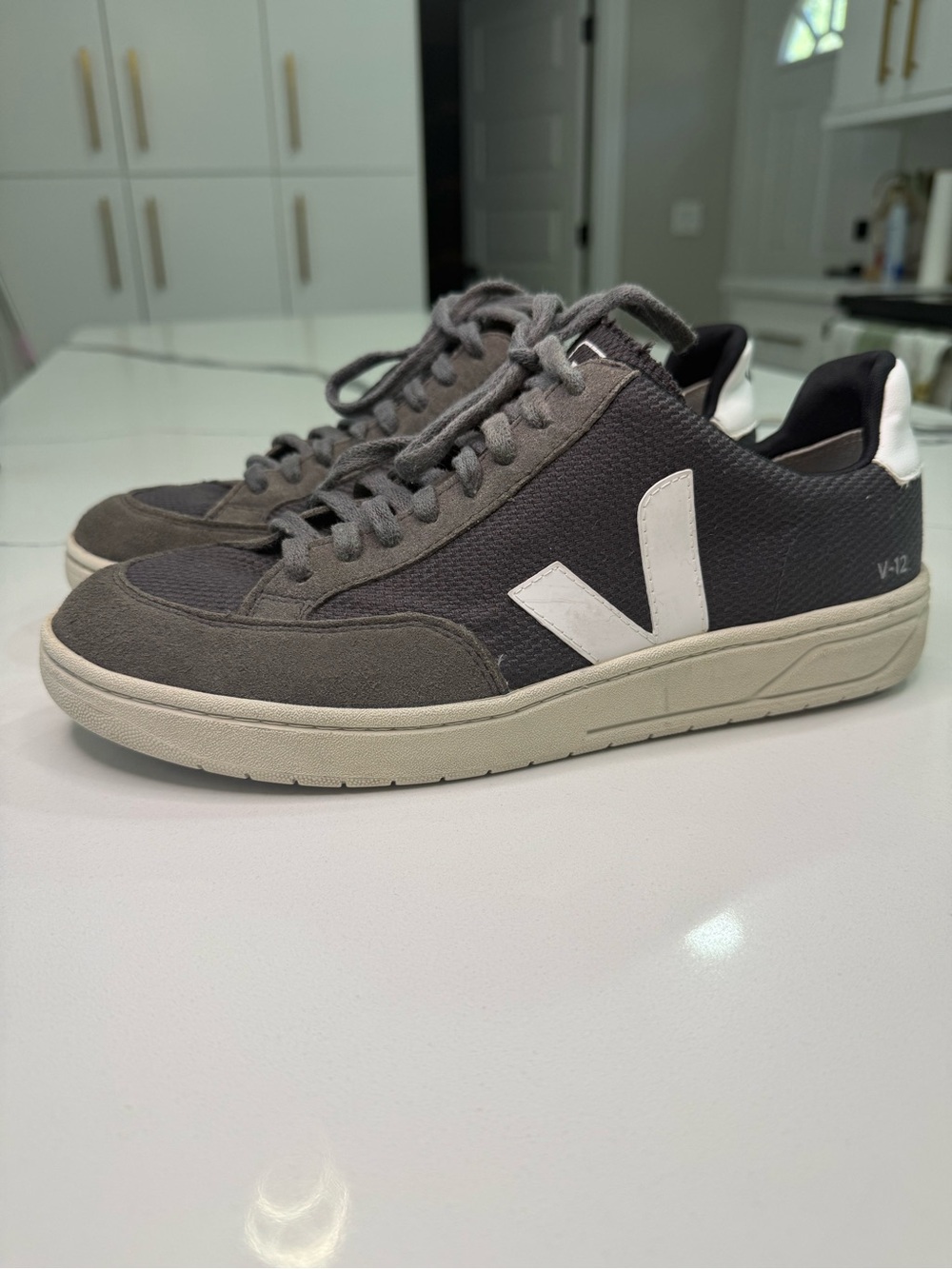 VEJA V-12 B-Mesh Grafite White Grey Suede Men’s Size 10 EUR 43 Casual Sneakers
